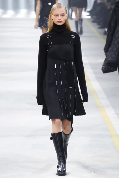 Look 18